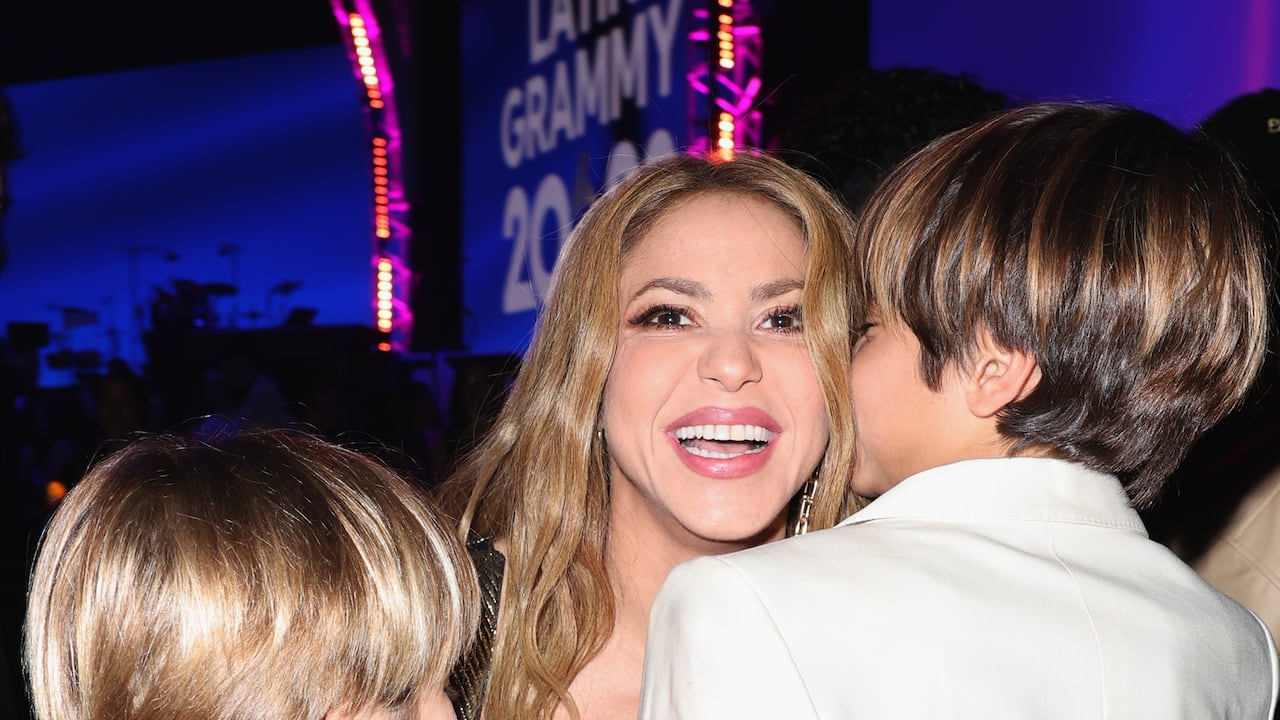 Shakira junto a sus hijos