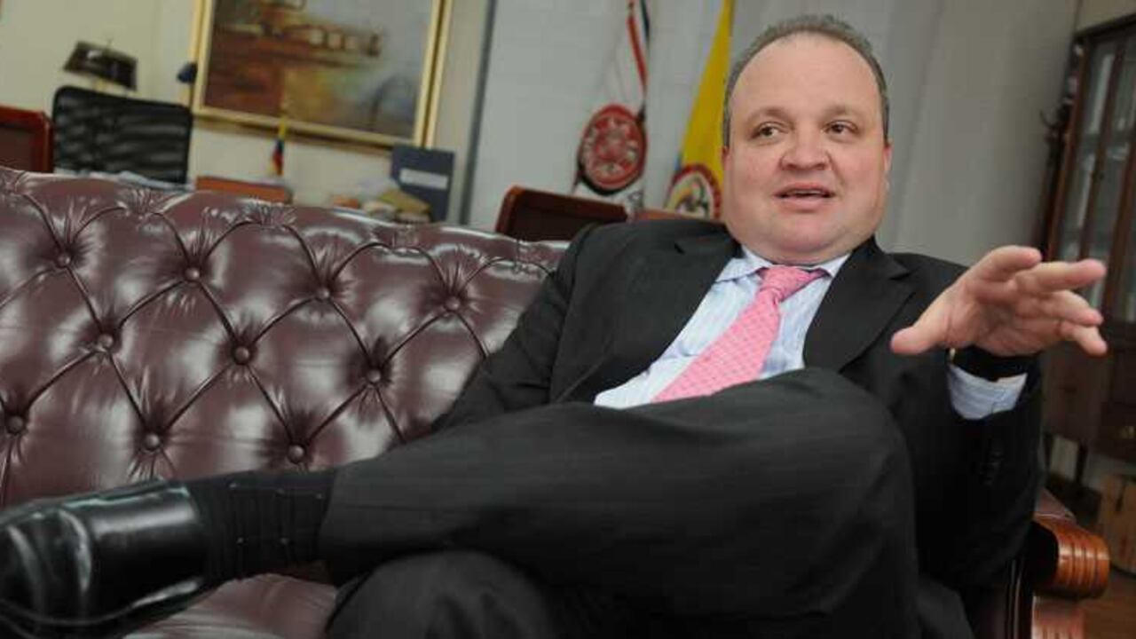 Vélez es el actual superintendente de Notariado y Registro.