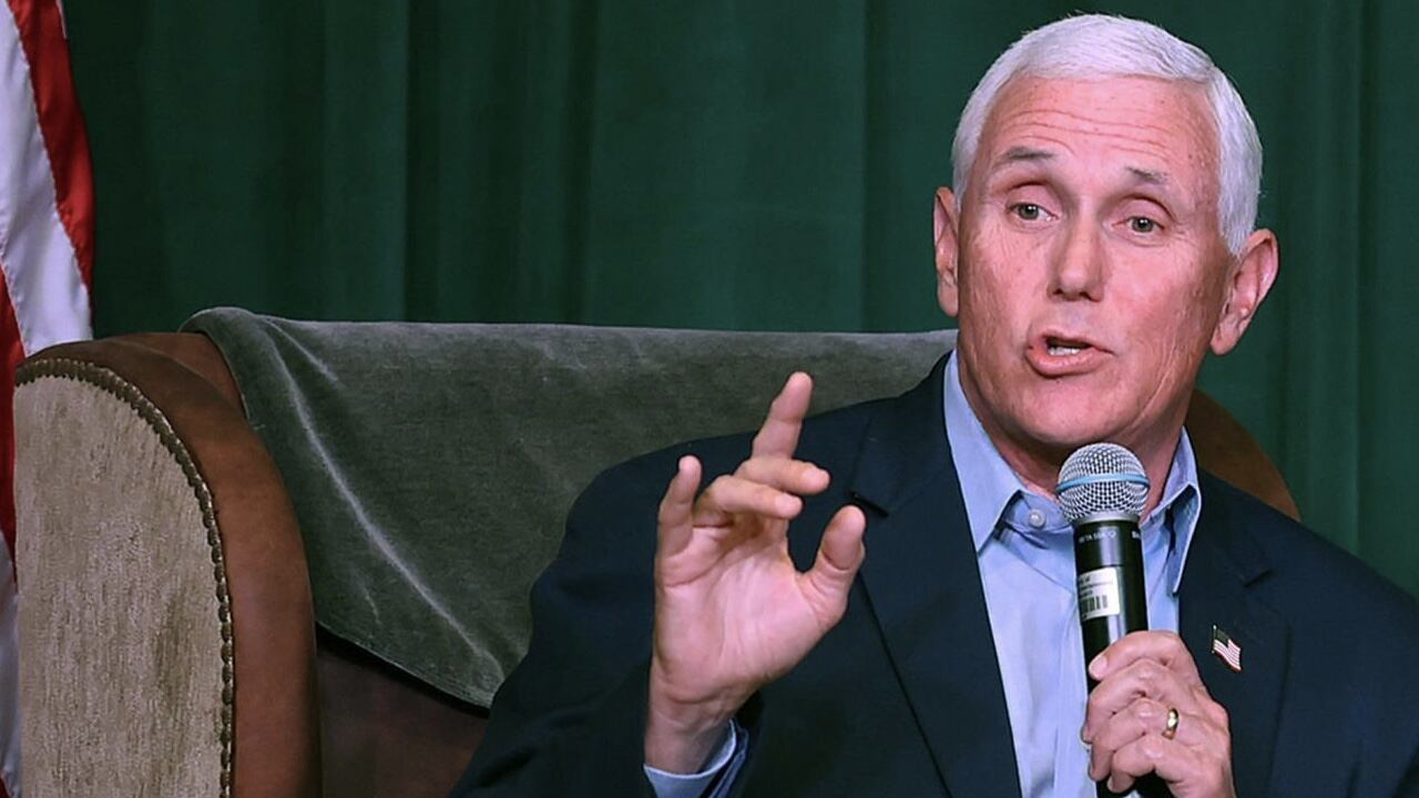 Al igual que ocurrió con el presidente Joe Biden y con su antecesor Donald Trump, a fines de enero se hallaron documentos clasificados en la casa de Pence en Carmel, Indiana (norte).