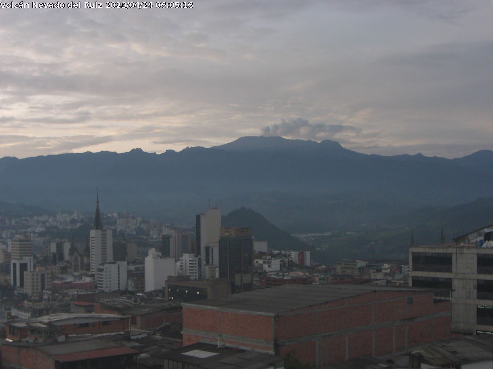 Vista desde Manizales del Volcán Nevado del Ruiz.