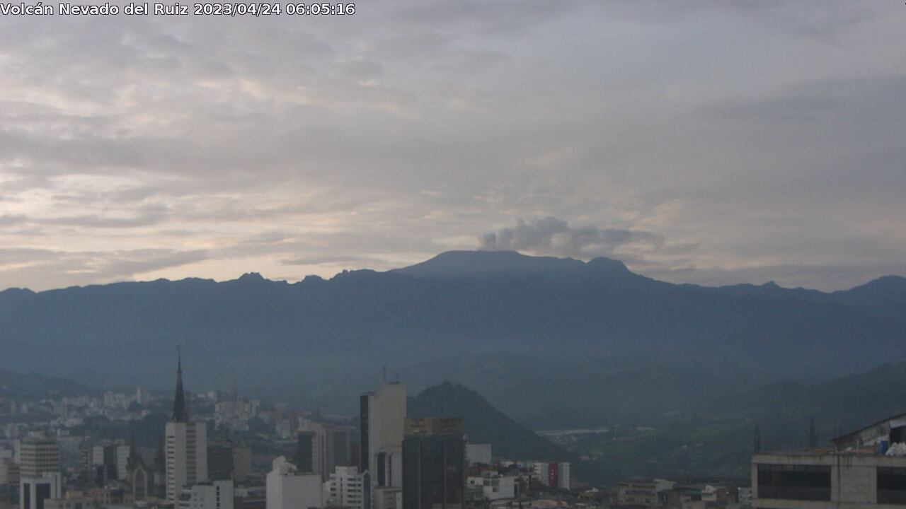 Vista desde Manizales del Volcán Nevado del Ruiz.