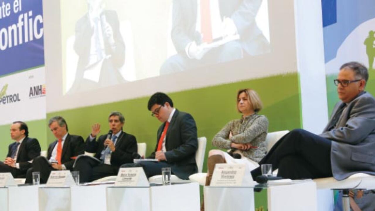 Alejandro Eder de la ACR; Orlando Cabrales, viceministro de Energía; Alan Jara, gobernador de Meta; Aldemar Moreno, revista ‘Dinero’; María V. Llorente, Fundación Ideas para la Paz; y Alejandro Martínez, presidente de la Asociación Colombiana del Petróleo.