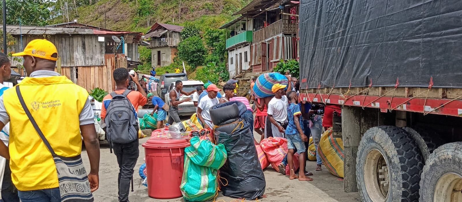 786 personas del Bajo Calima, de comunidades de del río Nueva Esperanza, Ceibito, San
Isidro y Guadual, regresaron a su territorio tras tres años de desplazamiento forzado.