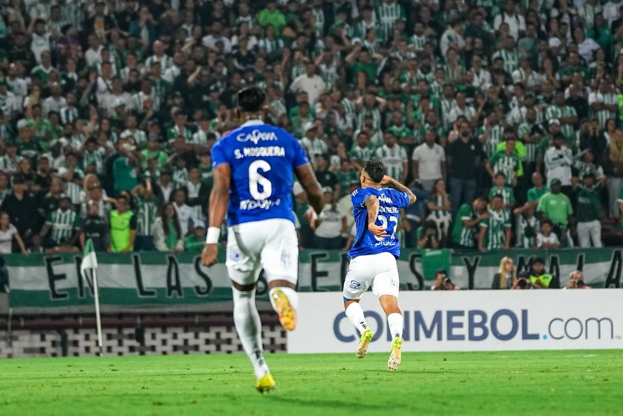 Rodrigo Contreras celebrando uno de sus goles contra Atlético Nacional.