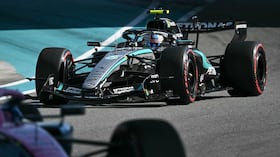 El piloto italiano de Mercedes, Kimi Antonelli, compite durante la sesión de clasificación para el Gran Premio de Fórmula 1 de Miami 2026 en el Autódromo Internacional de Miami en Miami Gardens, Florida, el 2 de mayo de 2026. (Foto de CHANDAN KHANNA / AFP)