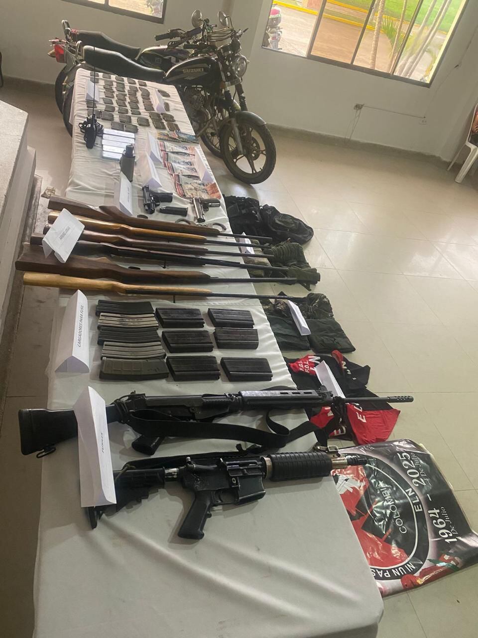 Material decomisado por parte del Ejército y la Policía Nacional.