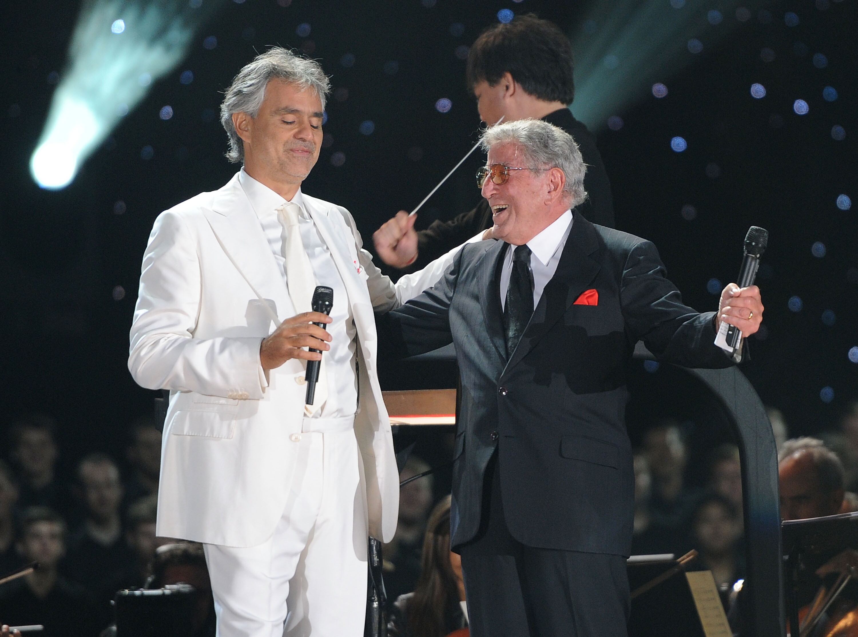 Los cantantes Andrea Bocelli y Tony Bennett actúan en Central Park, Great Lawn el 15 de septiembre de 2011 en la ciudad de Nueva York.