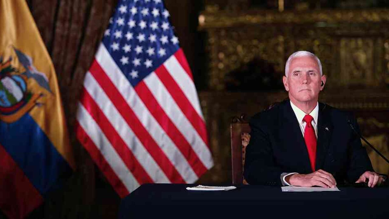 Mike Pence durante su visita a Ecuador