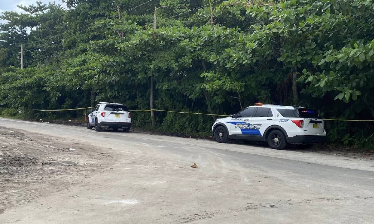 Los restos fueron hallados flotando en un canal cerca a una concurrida playa