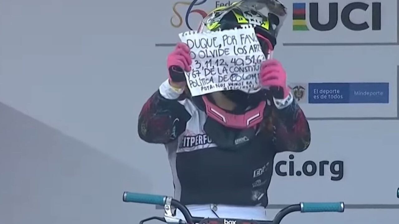 Paola Parra, deportista de BMX en la Copa Mundo.