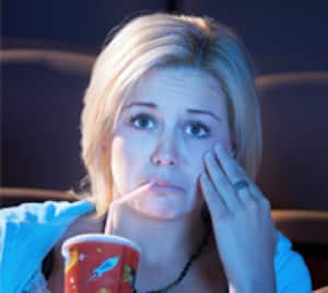 Bueno: Adoramos las películas de drama y qué mejor que poder sufrirlas sin necesidad de escondernos por parecer demasiado débiles. Foto: Ingimage