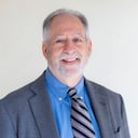 Berkowitz es codirector del Centro de Carácter y Ciudadanía de la Universidad de Missouri-St. Louis y ha consolidado una obra extensa entre libros y artículos en los que aborda la educación del carácter.