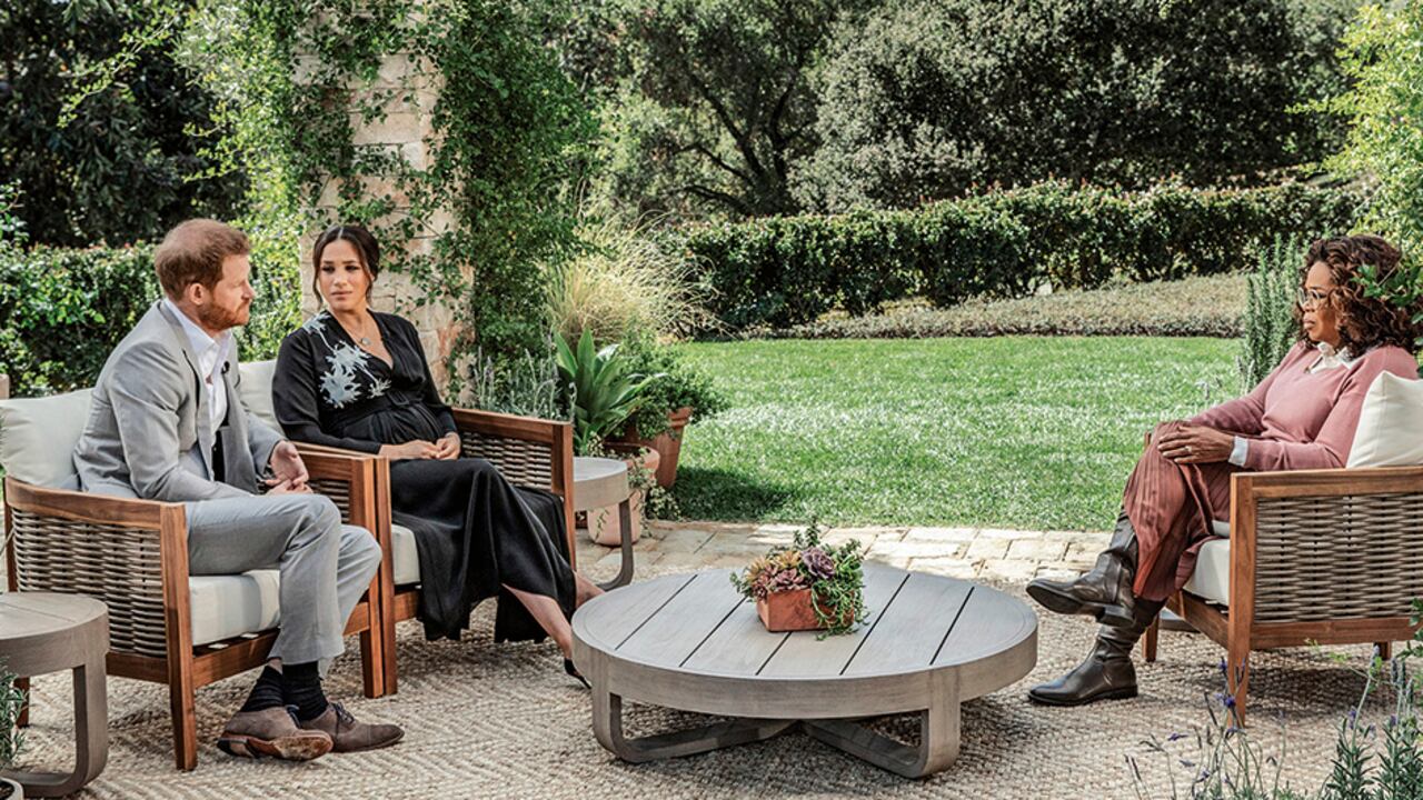 Harry y Meghan dejaron pasmado al mundo al contar que un miembro de la familia real les preguntó de qué color iba a ser su hijo, Archie, entre otras muestras de racismo.