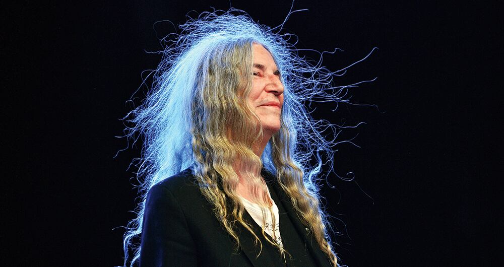 En Medellín y en Bogotá se sintió el impacto de Patti Smith, un ícono de la música y del arte que por décadas ha puesto el foco en las causas urgentes de la época. En los jóvenes deposita su esperanza.