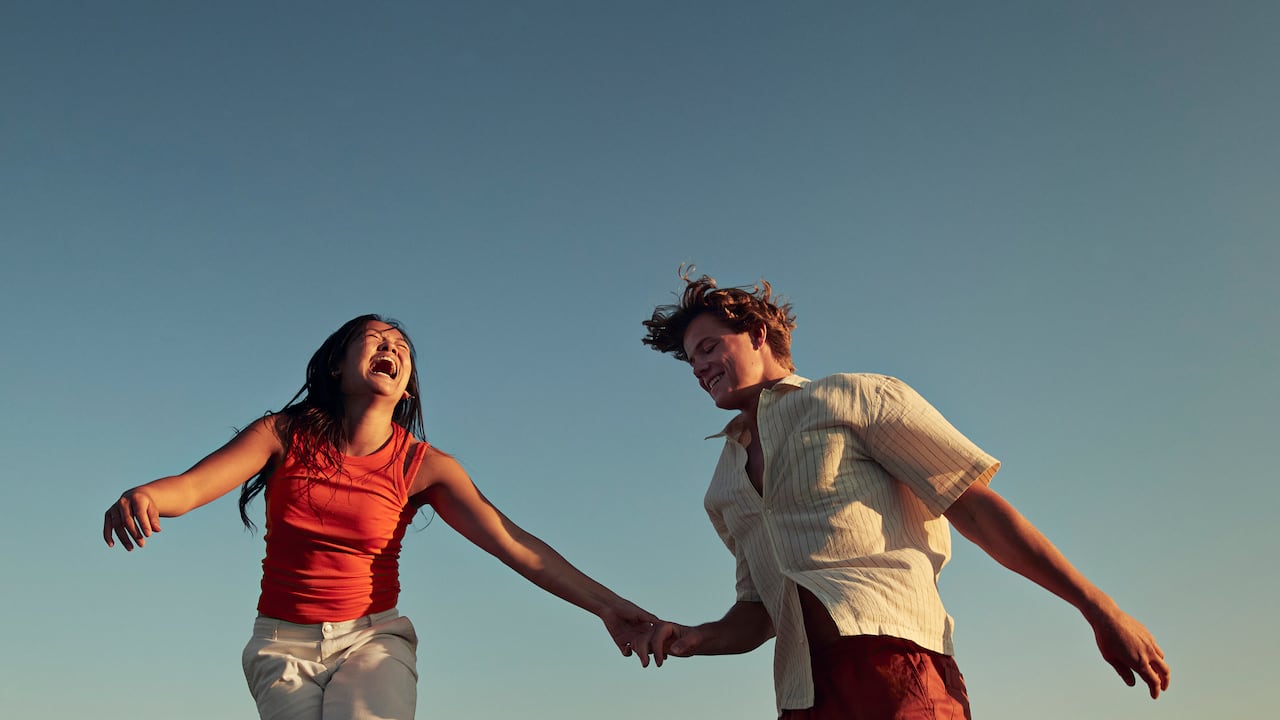 Un revelador estudio científico indica que el atractivo facial podría estar vinculado a una mayor duración de vida.