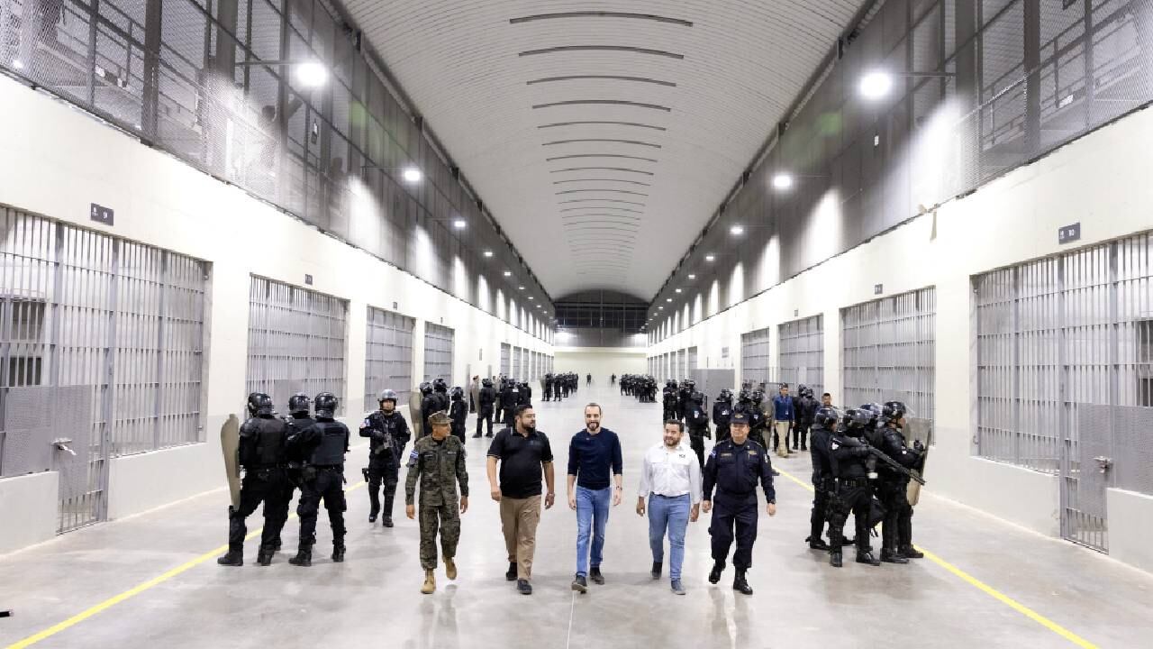 El presidente salvadoreño, Nayib Bukele, participó en la presentación del Centro de Confinamiento del Terrorismo.