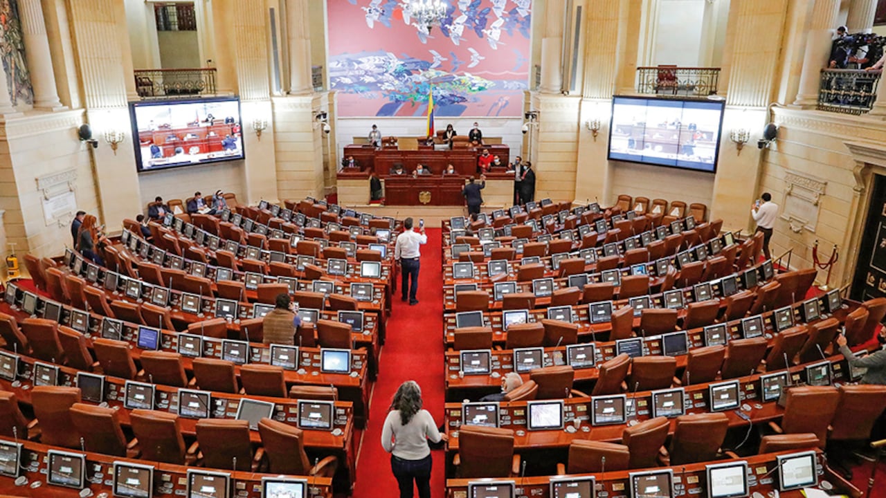 La plenaria de la Cámara de Representantes aprobó, en el sexto de ocho debates, el proyecto que reduce el receso legislativo.