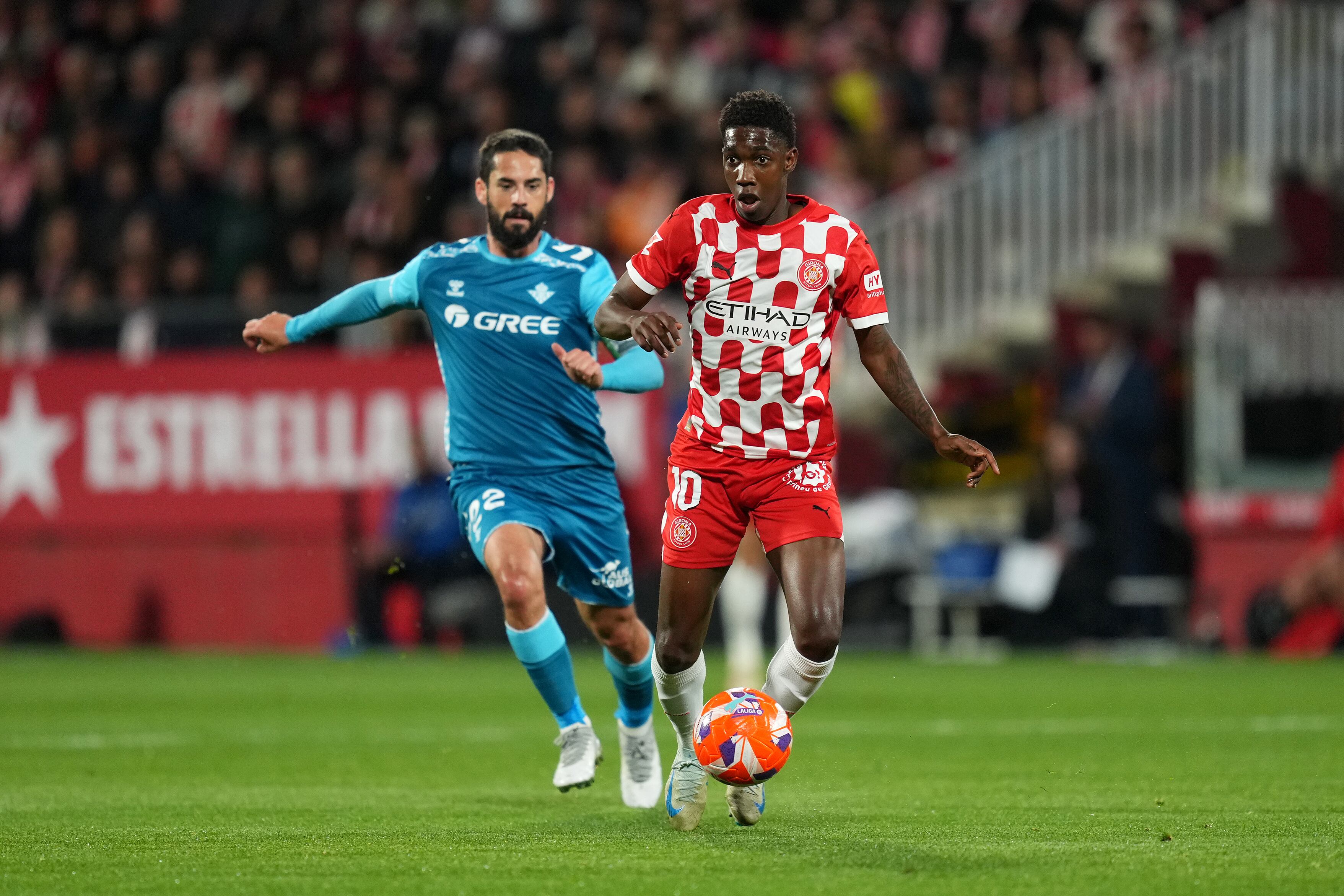 Yaser Asprilla con minutos de juego (titular) en el Girona vs. Betis.