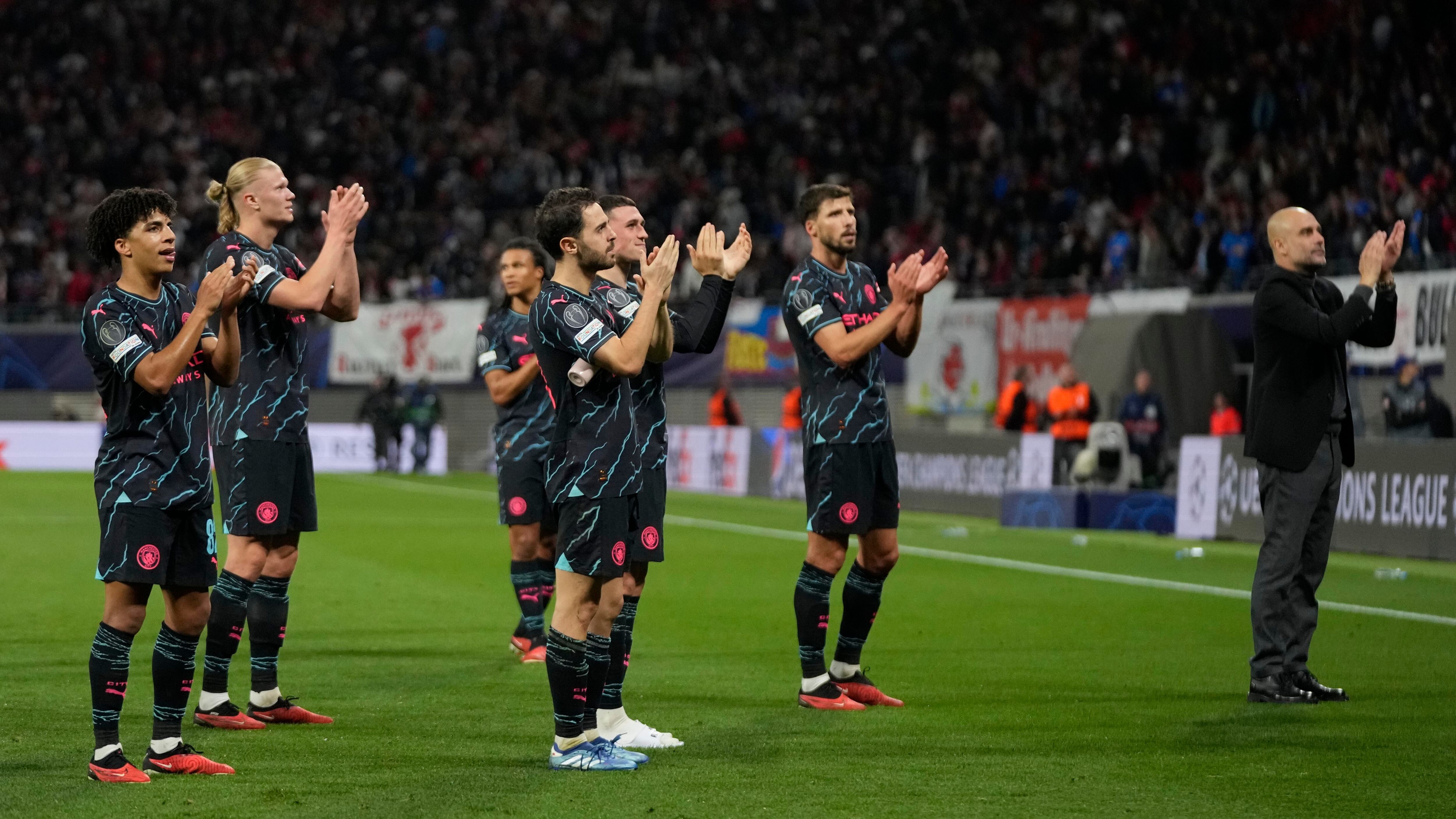 Manchester City celebrando la victoria, de visitante, sobre el RB Leipzig.