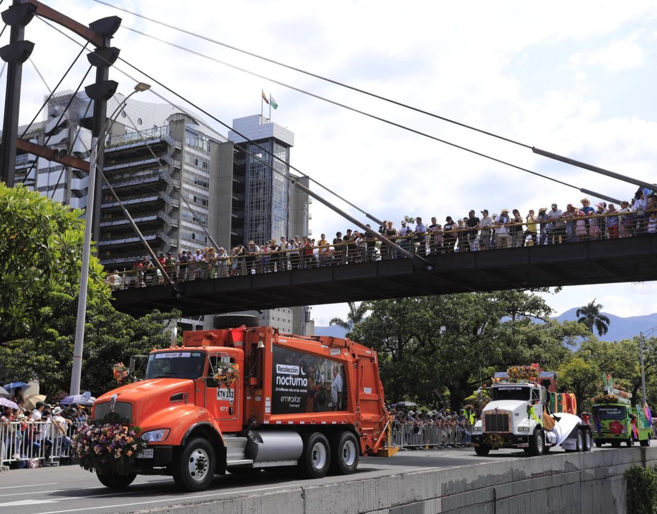 Desfile de Autos Clásicos y Antiguos en Medellín.