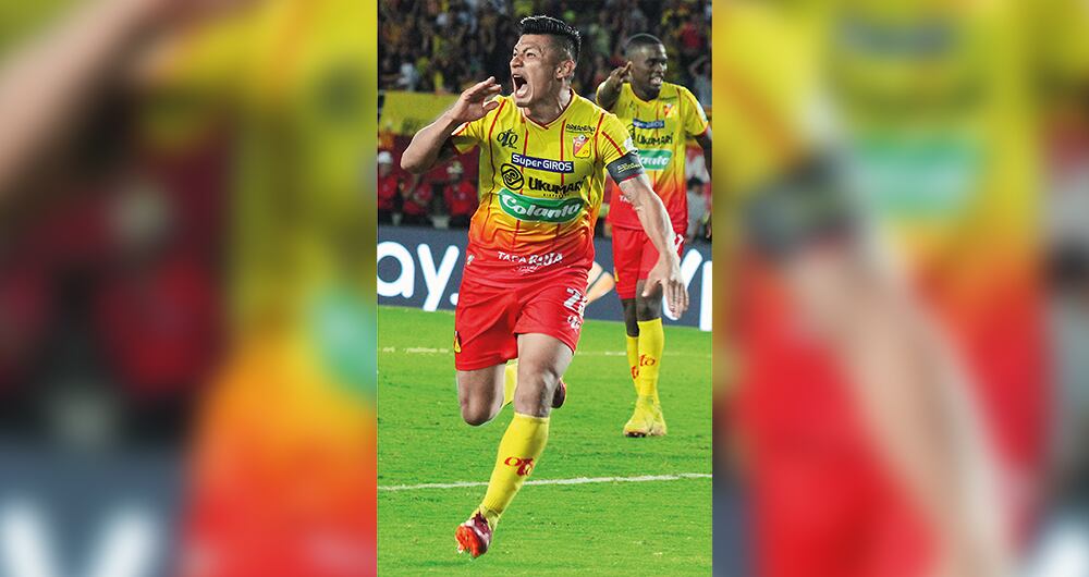 En 2015, Jhonny Vásquez fue diagnosticado con leucemia y desahuciado del fútbol. Sus guayos los mantuvo en el carro con la esperanza de volver a jugar y, siete años después, consiguió su primer título de liga con el Pereira. 