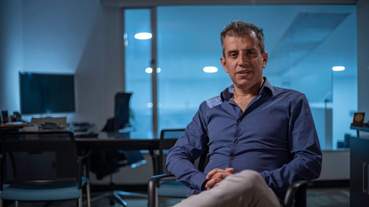 Hugo Cortés, fundador de Ezytec, empresa dedicada a parqueaderos inteligentes y cajeros multinacionales.