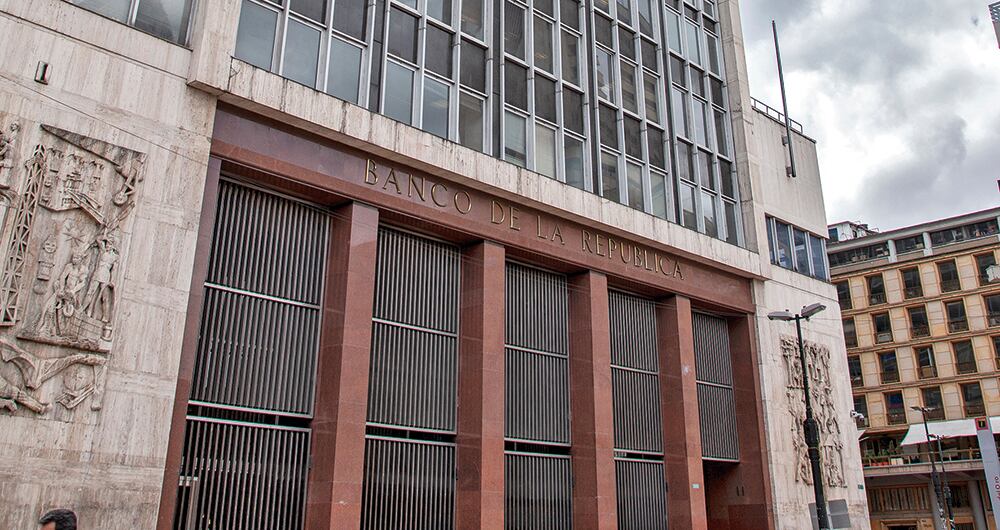 Al Banco de la República lo acusan de ir lento en reducción de tasas en comparación con los bancos comerciales.