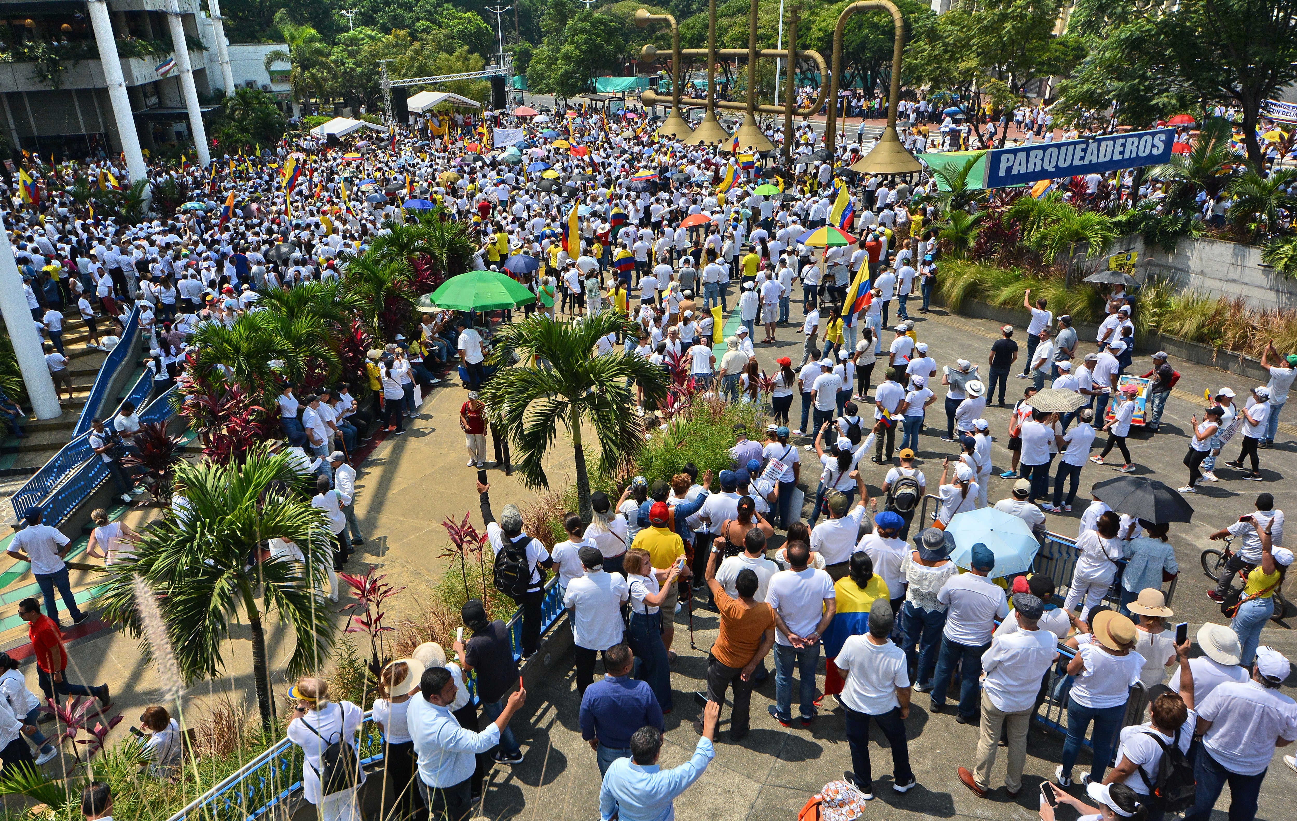 Más de 8 mil personas salieron a marchar en Cali contra las políticas del gobierno Petro.