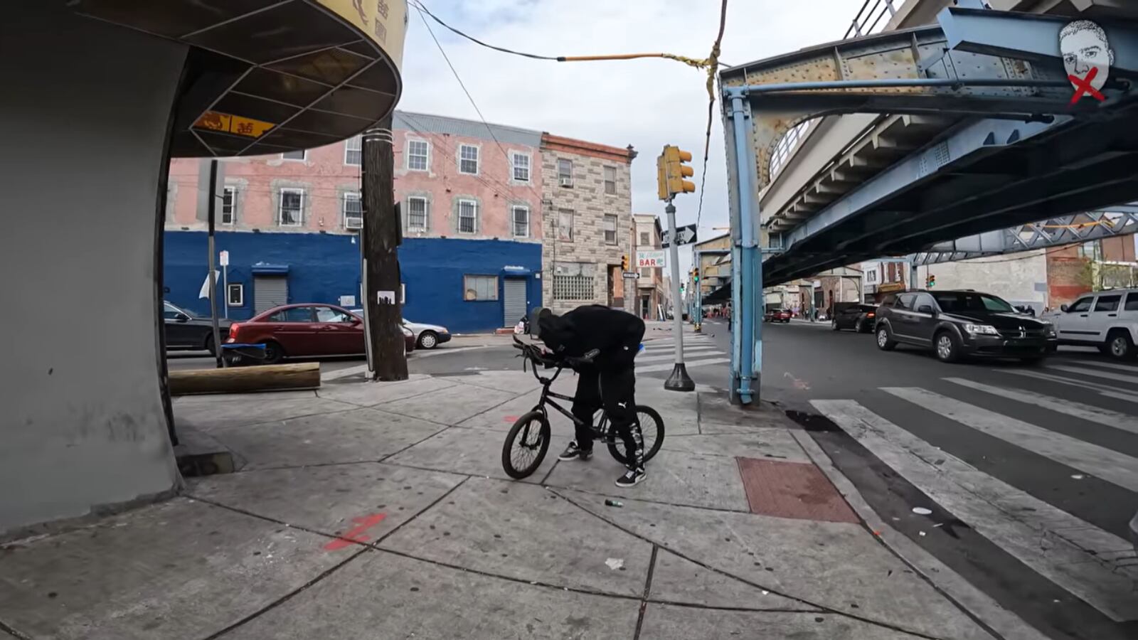 Los adictos consumen fentanilo a plena luz del día en Filadelfia.