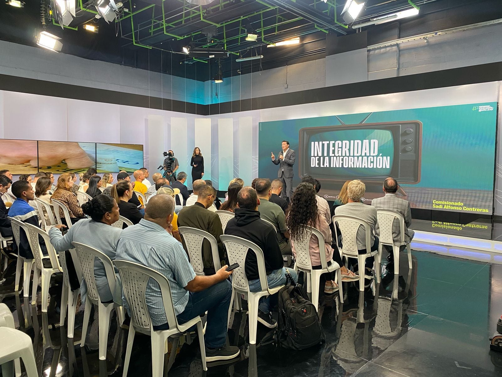 Se estima que más de la mitad de los colombianos no sabe diferenciar entre una noticia falsa y una verdadera.