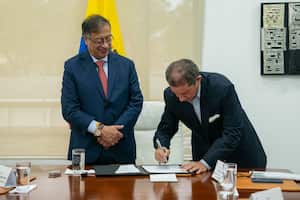 El 8 de octubre, el presidente Gustavo Petro y José Félix Lafaurie, presidente de Fedegan, firmaron un convenio para compra y venta de tres millones de hectáreas de tierras. Fue el primer acercamiento.