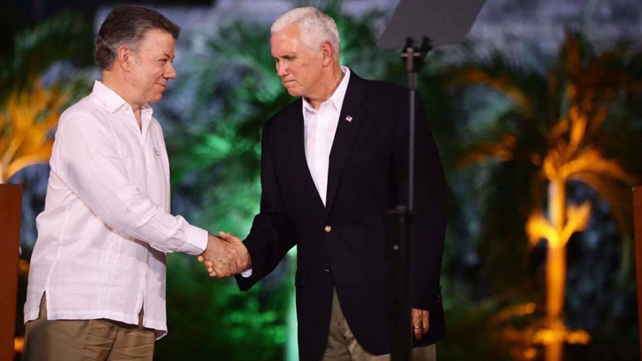 Juan Manuel Santos y Mike Pence