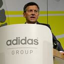 Un 97% se redujeron las ganancias de Adidas en el primer trimestre de este año. Así lo reportó el presidente Herbet Hainer, quien explicó que las perdidas son producto
del incremento del precio de las materias primas. Reebook por su parte, fue comprada por este grupo en el 2005 reportó un incremento del 10%.