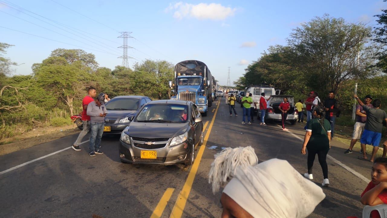 Bloqueo vía Riohacha - Maicao.
