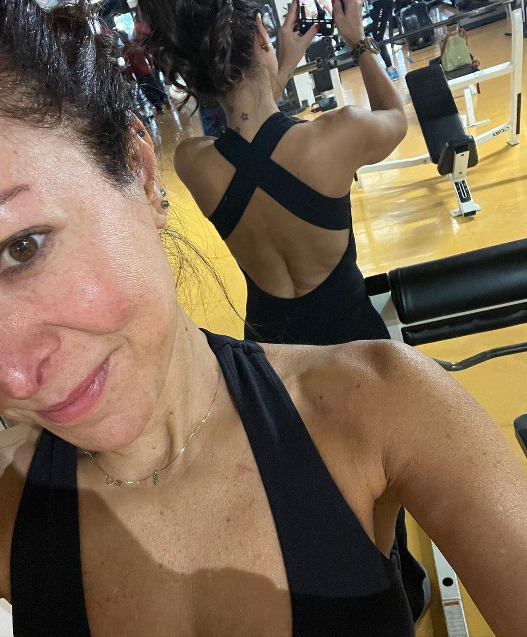 Flavia muestra su cuerpo con naturalidad en diferentes escenarios. Foto: Instagram @flavia2santos.