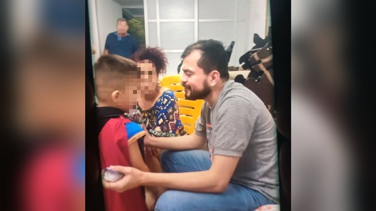 El hombre ya se reencontró con su familia.