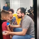 El hombre ya se reencontró con su familia.