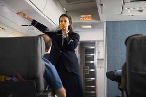 Hay comportamientos que las azafatas no deben tener durante un vuelo.
