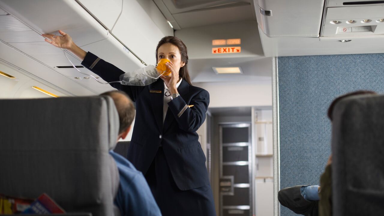 Hay comportamientos que las azafatas no deben tener durante un vuelo.