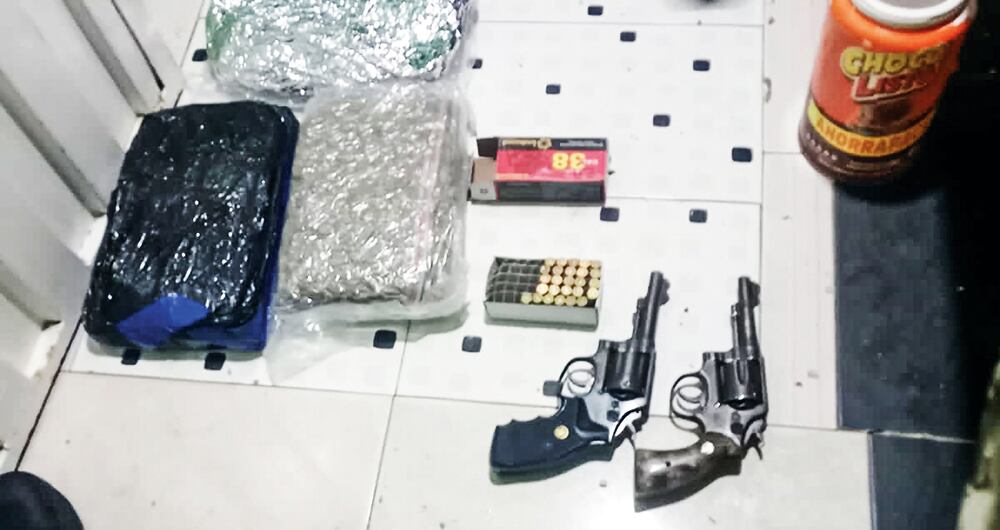 La contundencia del material probatorio, lleno de audios, declaraciones, inspecciones y videos, permitió que un juez ordenara cárcel para todos los delincuentes y notificar al disidente de las Farc de una nueva medida de aseguramiento en su contra.