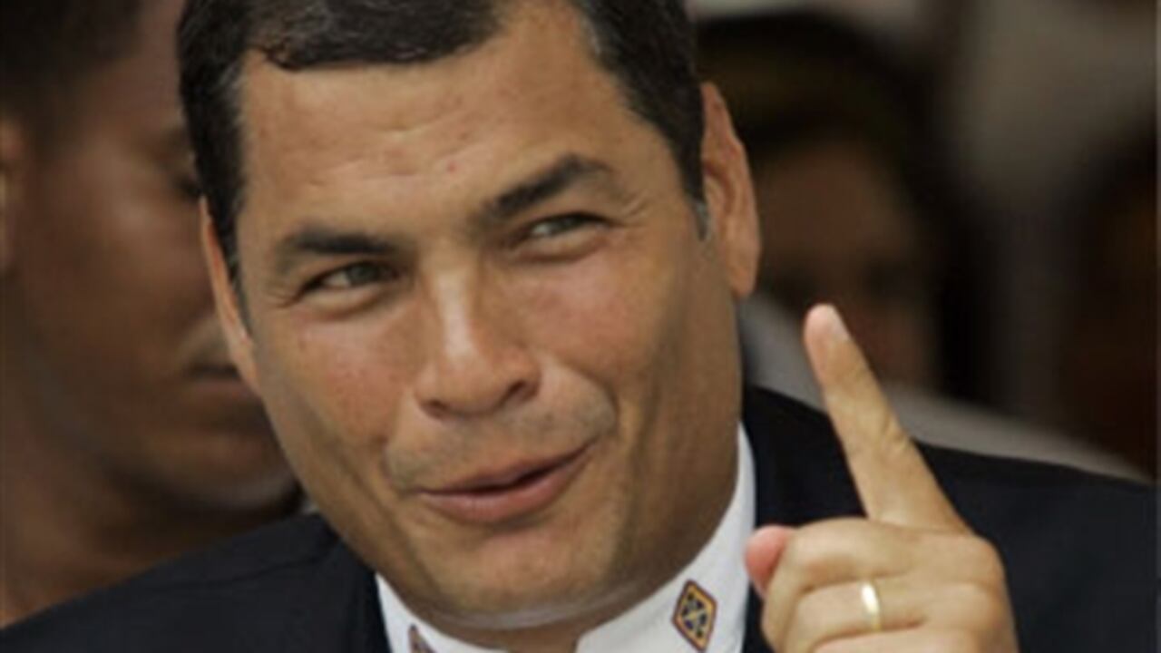 Reelecto en primera vuelta el pasado domingo, Correa, quien ya anunció que se retirará de la política en 2017, afirma no querer modificar la Constitución de su país para ampliar el número de mandatos presidenciales.