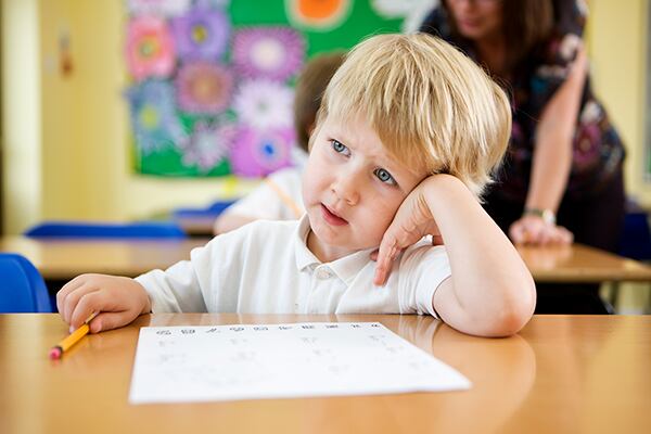 Tenga en cuenta la siguiente información para saber si su hijo o hija padece déficit de atención.