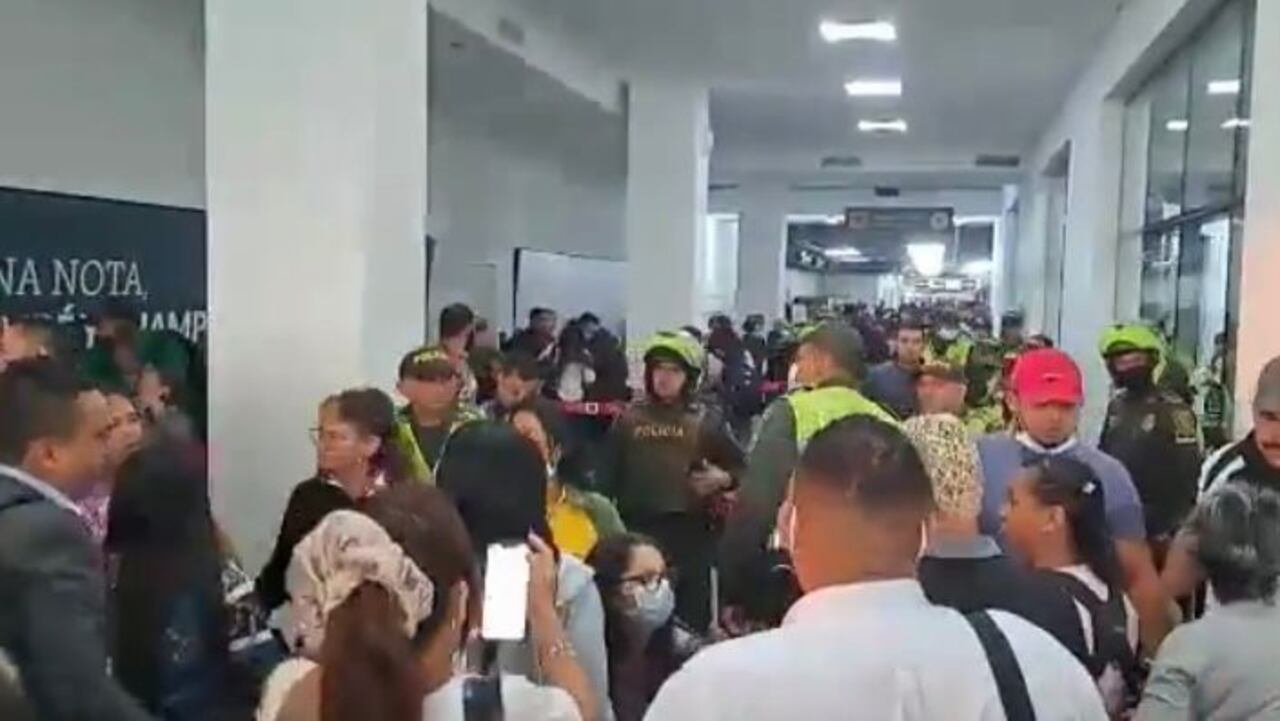 La Policía tuvo que intermediar ante bloqueos.