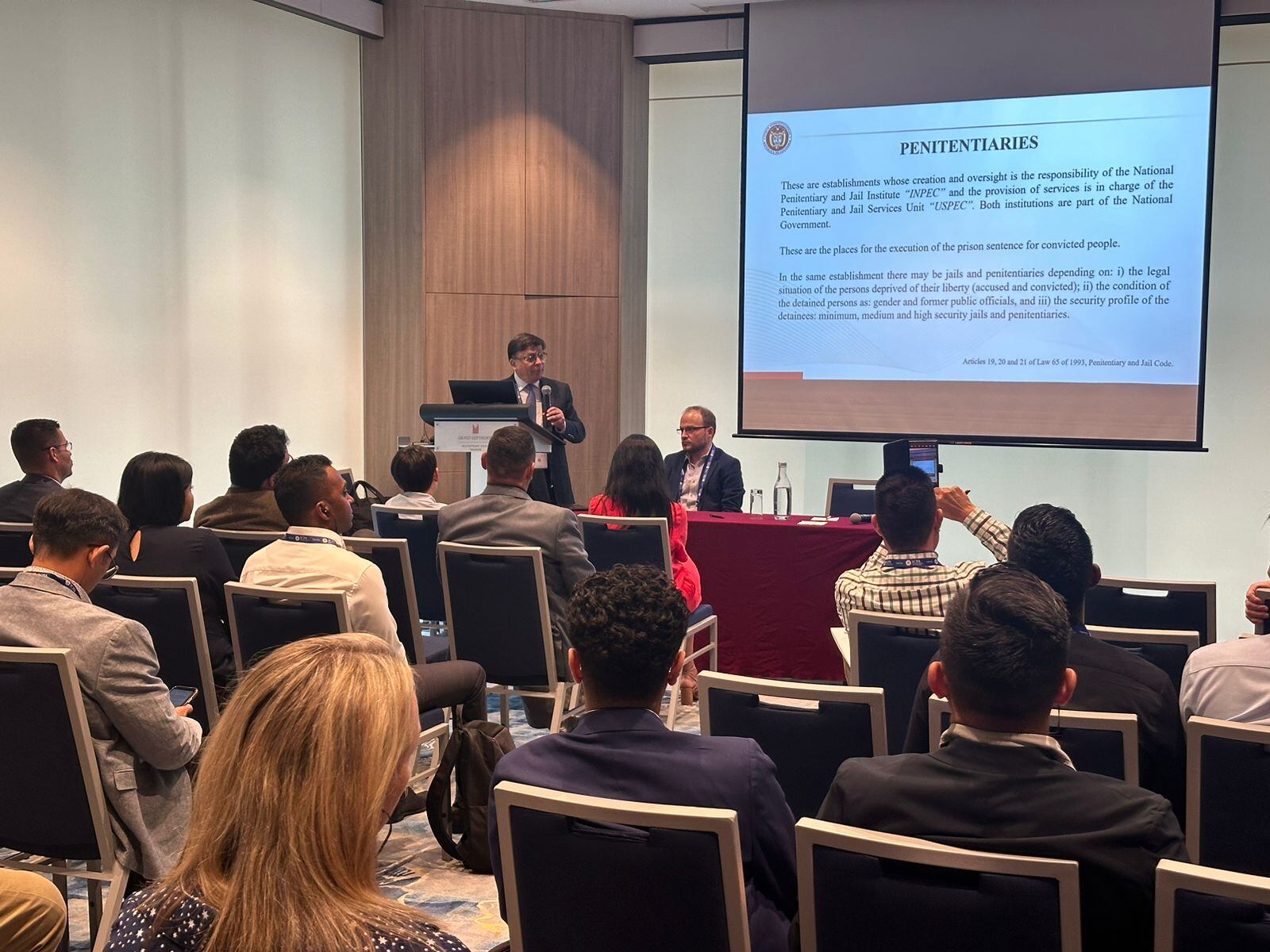 Magistrado Jorge Enrique Ibáñez en la Conferencia Internacional de Prisiones en Singapur.