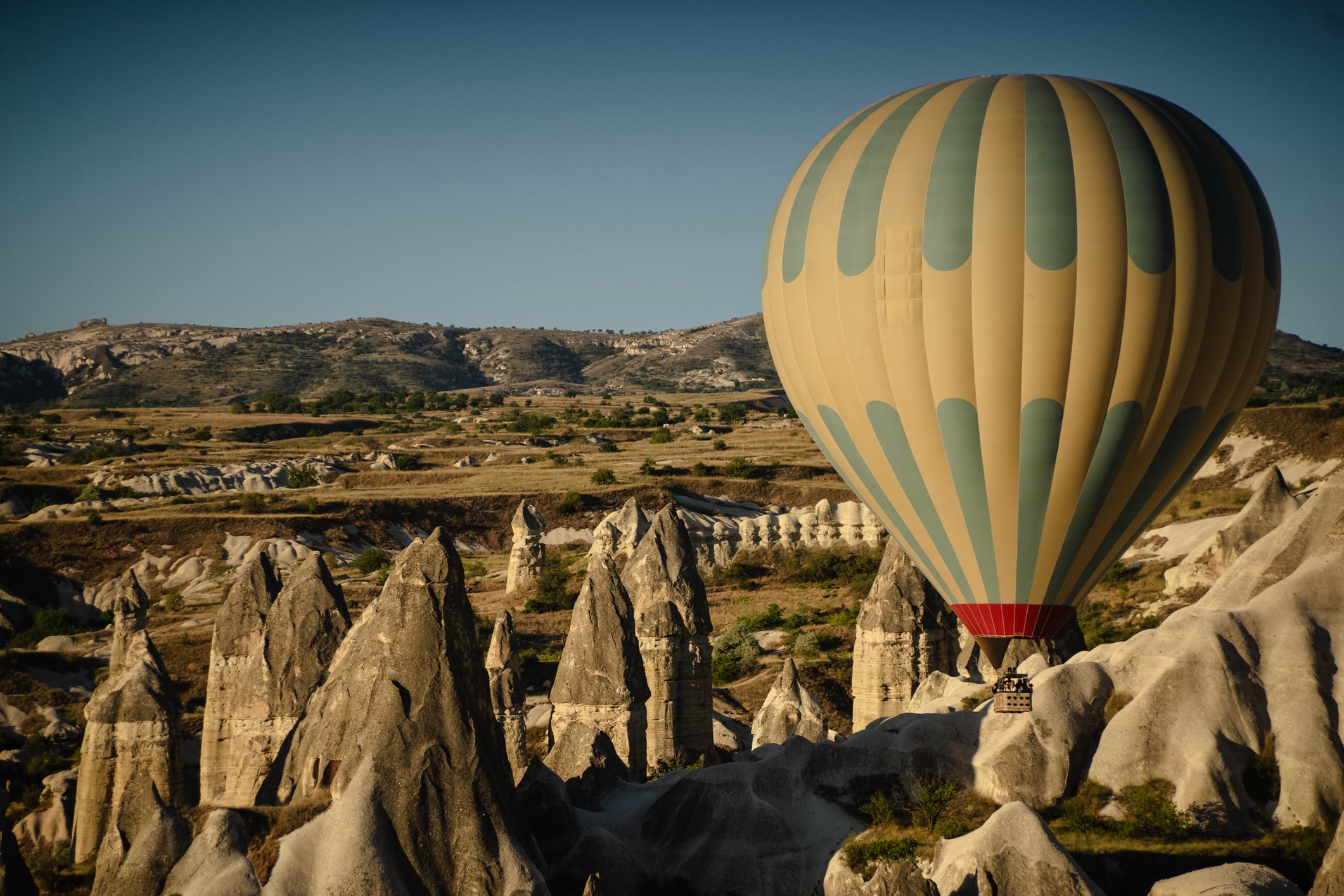 Este fenómeno natural, que parece salido de un cuento de hadas, ofrece a los viajeros la oportunidad de explorar un paisaje surrealista que invita a la reflexión y al asombro.