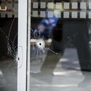 La Policía de Rosario dice que fueron 14 los impactos de bala que recibió el Supermercado del papá de Antonela Rocuzzo.