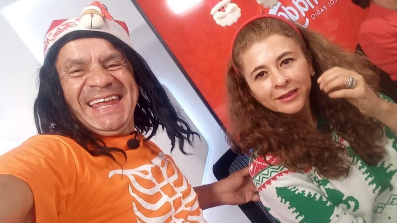 El humorista mostró en redes sociales el costoso carro que pudo comprarse