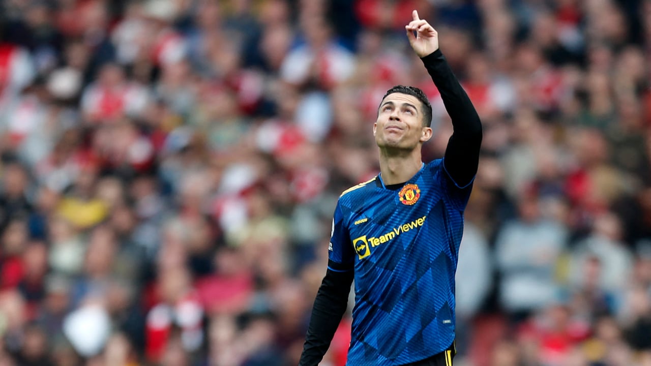 El astro portugués llegó a su gol número 100 en la Premier League.