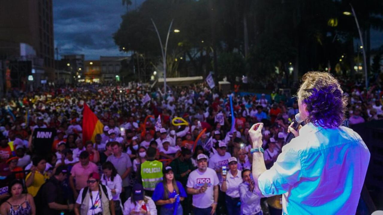 El candidato presidencial Federico Gutiérrez llenó una plaza pública en Tuluá, Valle del Cauca.
