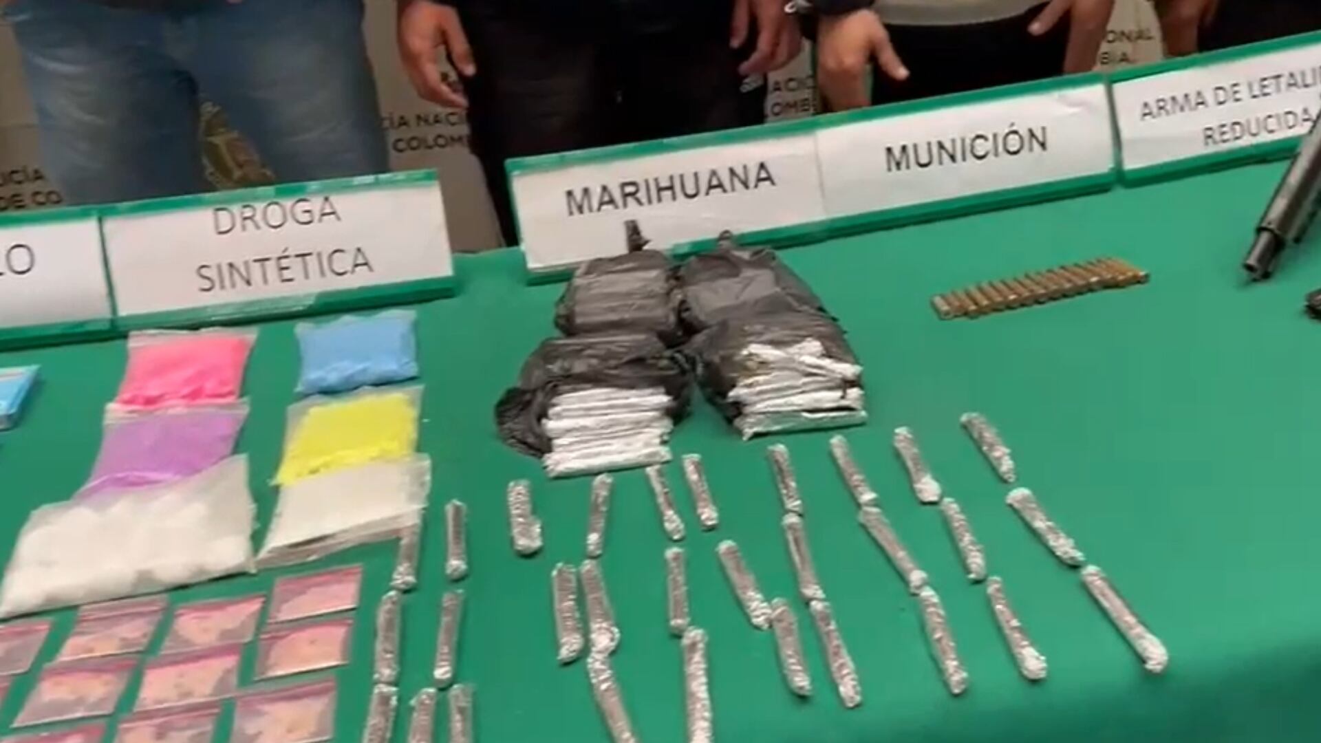 Material incautado a la banda.